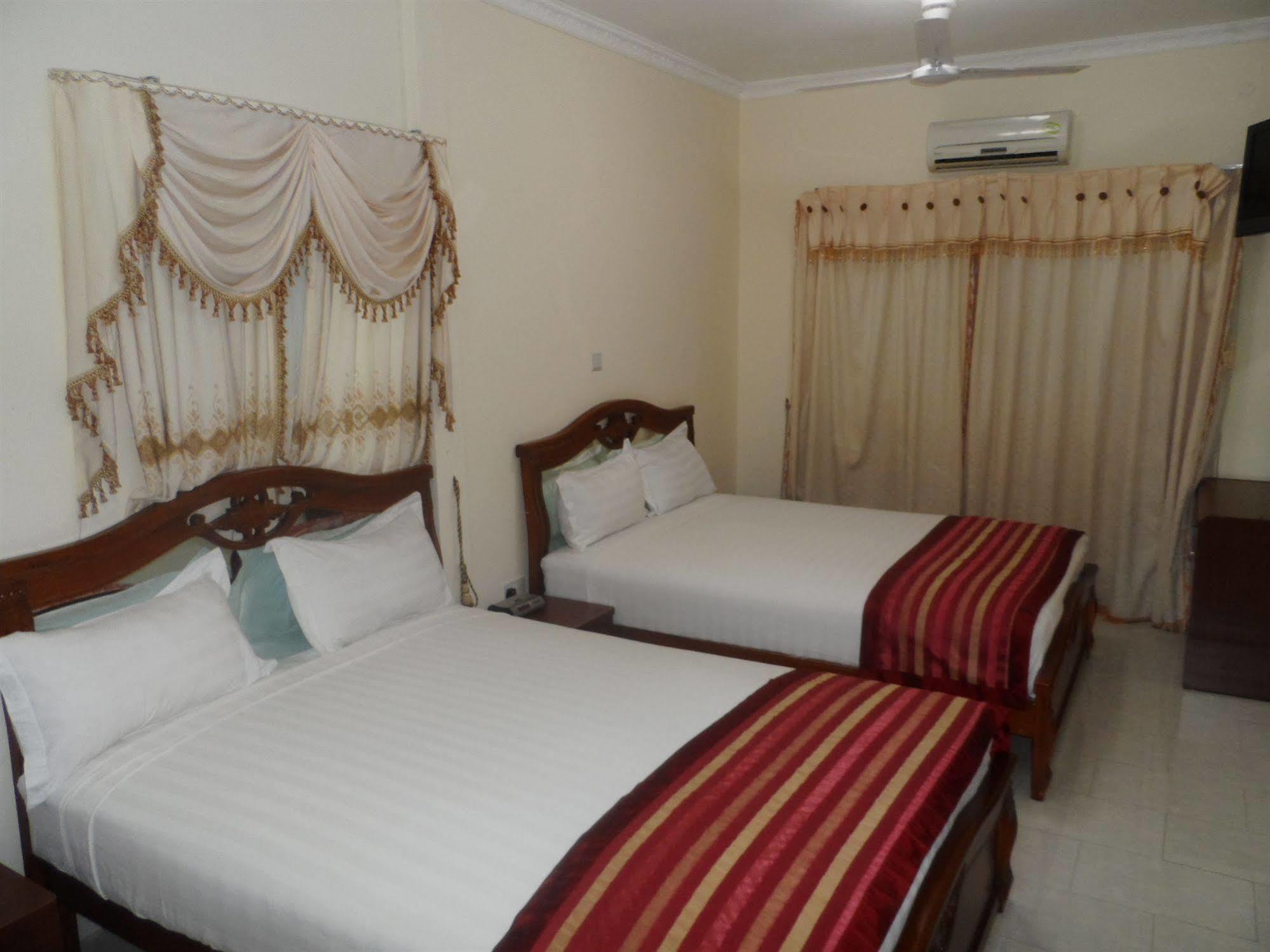 De Holiday Beach Hotel Kokrobite Exterior foto