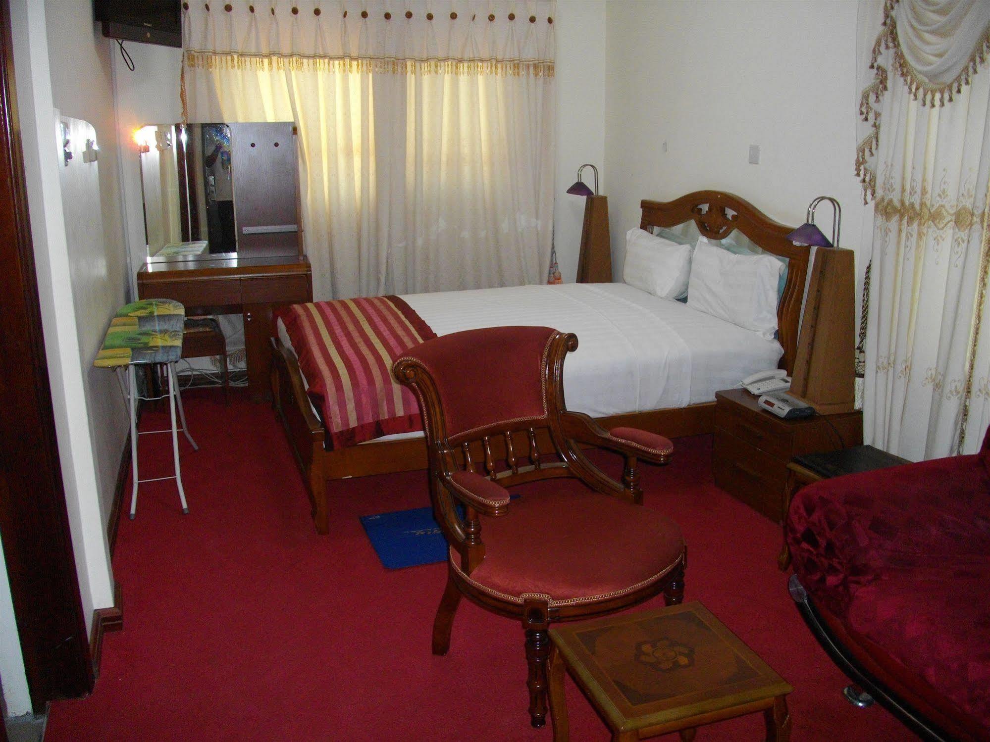 De Holiday Beach Hotel Kokrobite Exterior foto
