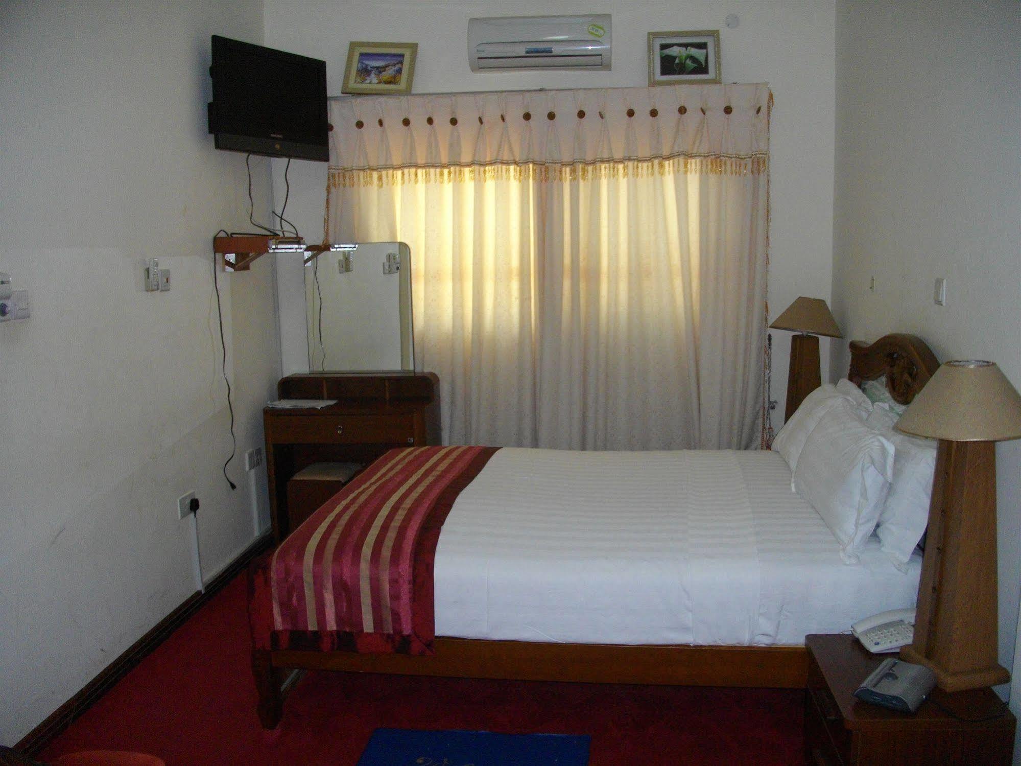 De Holiday Beach Hotel Kokrobite Exterior foto